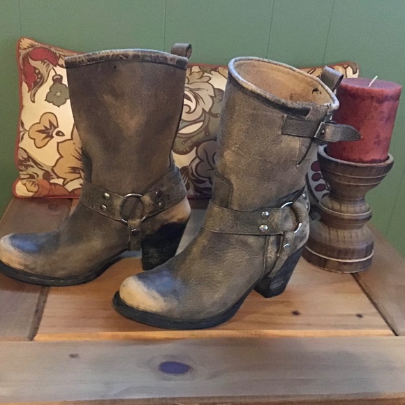 Matisse Retro Destressed Harness Boots - Picture 1 of 10